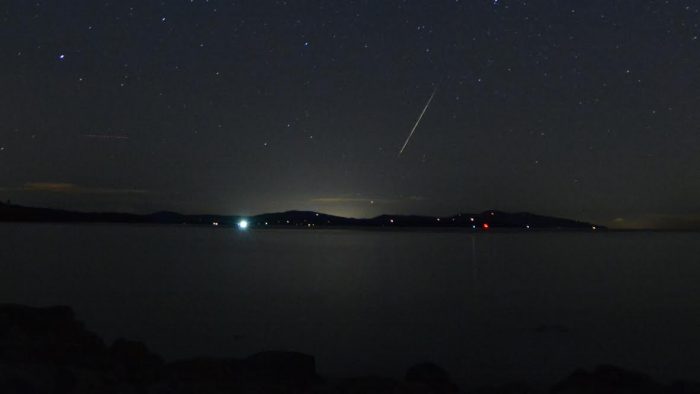 meteor-during-Leonids-San-Juan-Islands-James-Younger-11-18-2015-e1466849147162.jpg