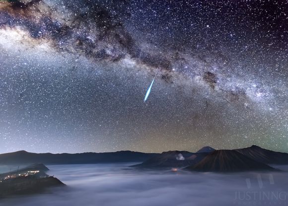 meteor-Eta-Aquarid-Mount-Bromo-Justin-Ng.jpg